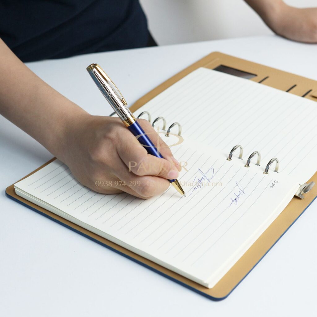 Gợi ý 10+ bút ký quà tặng cho đối tác sang trọng, cao cấp - Butparkerkhacten.com.vn
