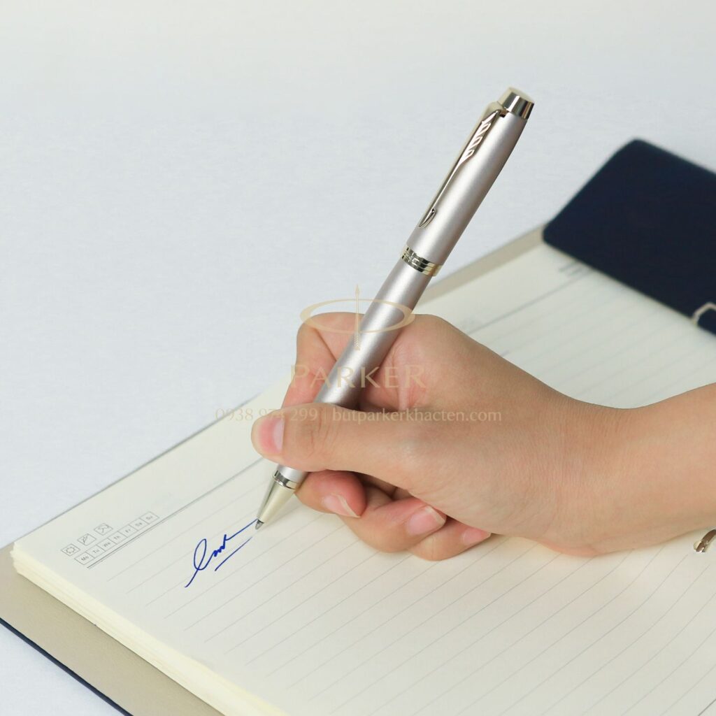 Bút quà tặng 13/10 sang trọng, ý nghĩa dành tặng cho doanh nhân - Butparkerkhacten.com